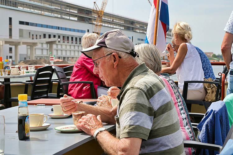 18 mei 2022 - Seniorenuitje-Pannenkoekenboot_095